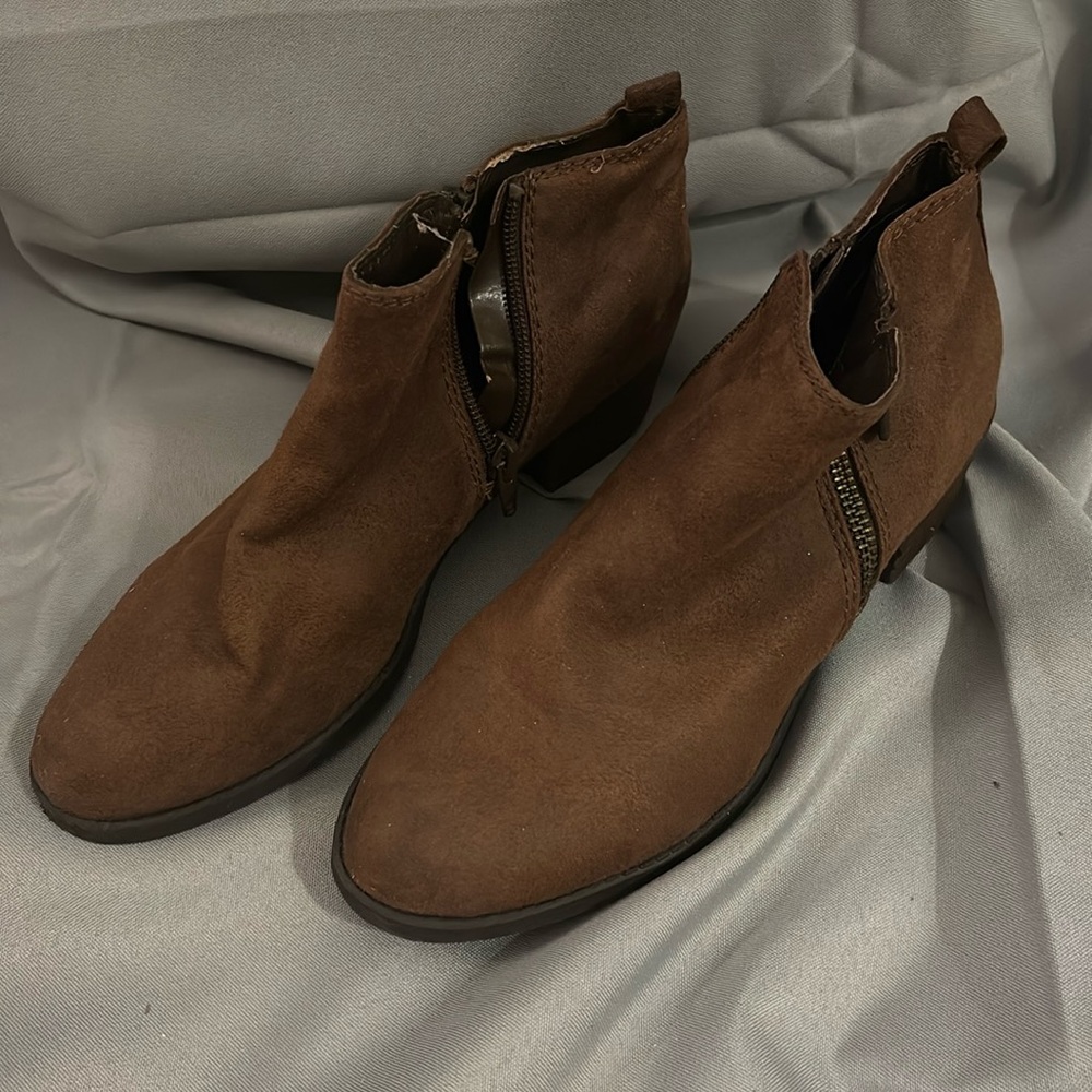 Carlos Santana Size 7 Women’s Shoe